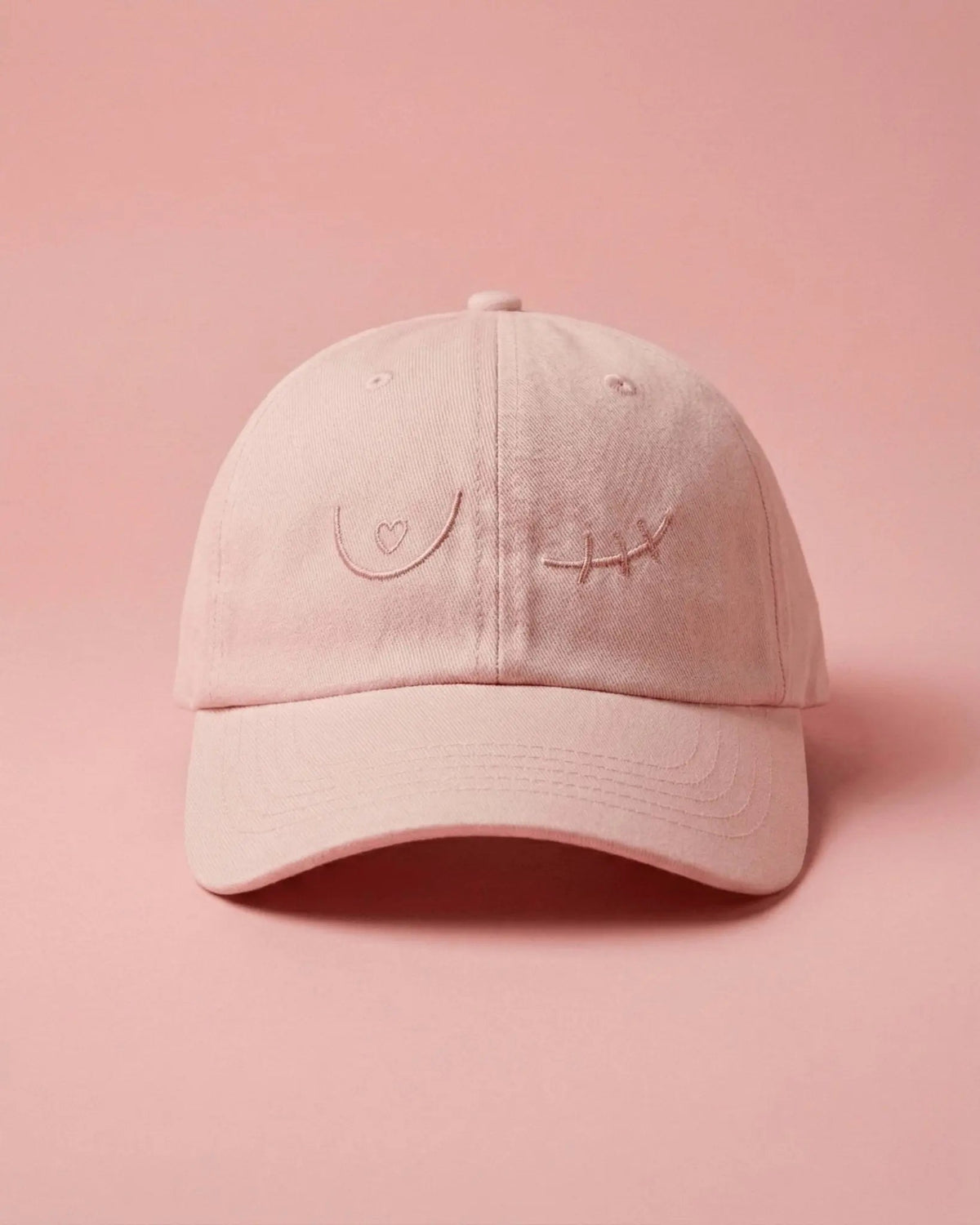 Gorra solidaria bordada contra el cáncer de mama