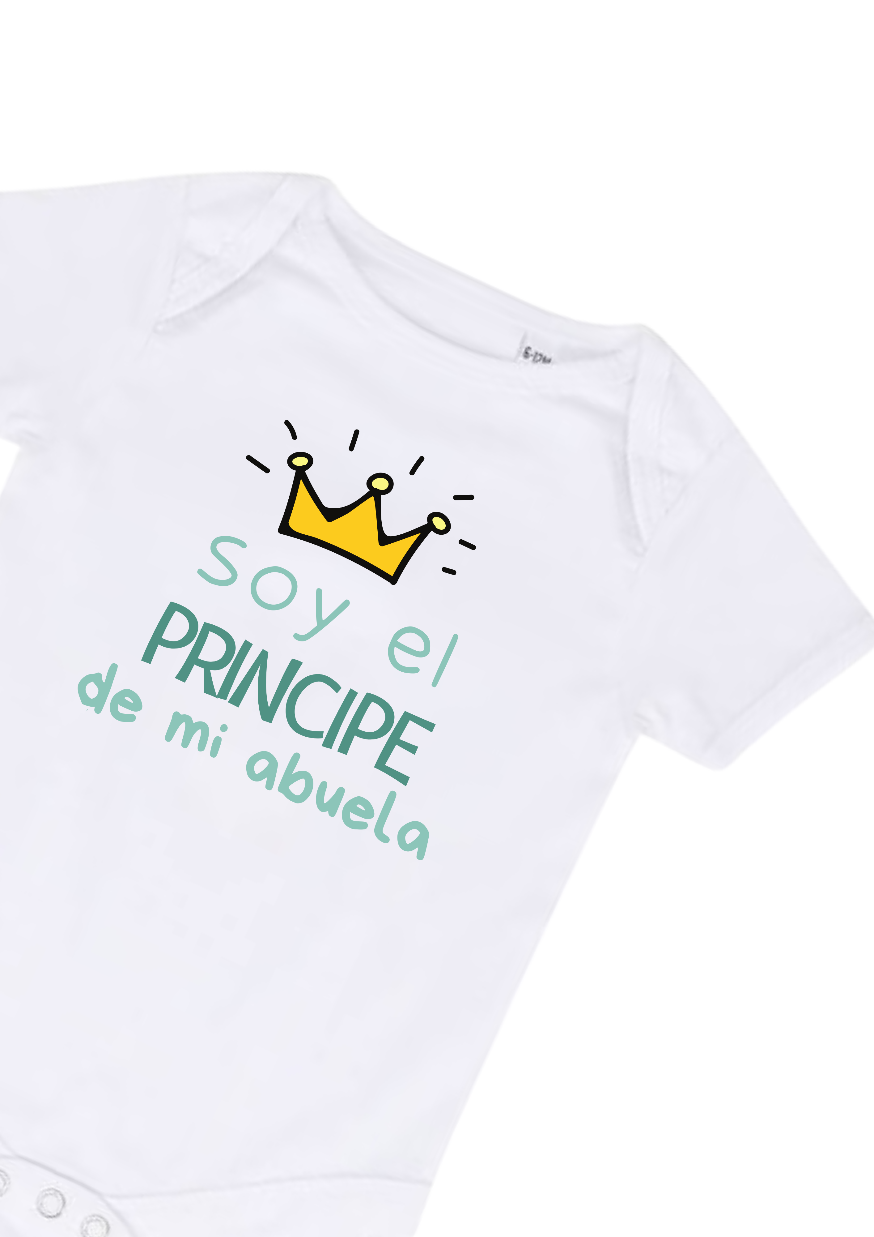 Detalle de body para bebé con diseño de corona y frase “Soy el príncipe de mi abuela”.