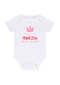 Body bebé blanco con frase “Soy la princesa de mi abuelo” y corona rosa.