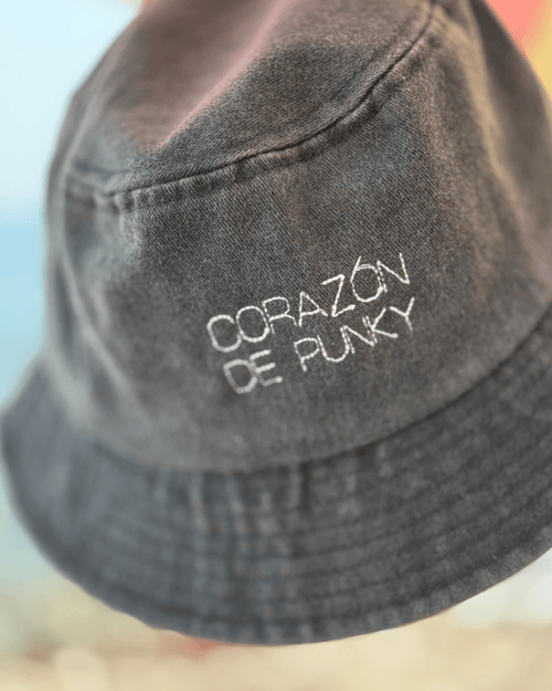 Bucket hat MENTE DE FORRADO CORAZÓN DE PUNKY - LA FLAMA ESTUDI | Bordados personalizados