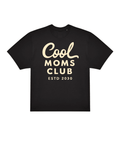 Camiseta "Cool Moms Club ESTD 2030" – Estética Urbana y Contraste Premium - LA FLAMA ESTUDI | Bordados personalizados