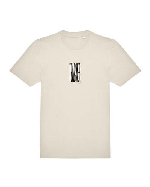 Camiseta "Teacher" Tipografía Vertical – Regalo Original y Moderno para Profesores - LA FLAMA ESTUDI | Bordados personalizados