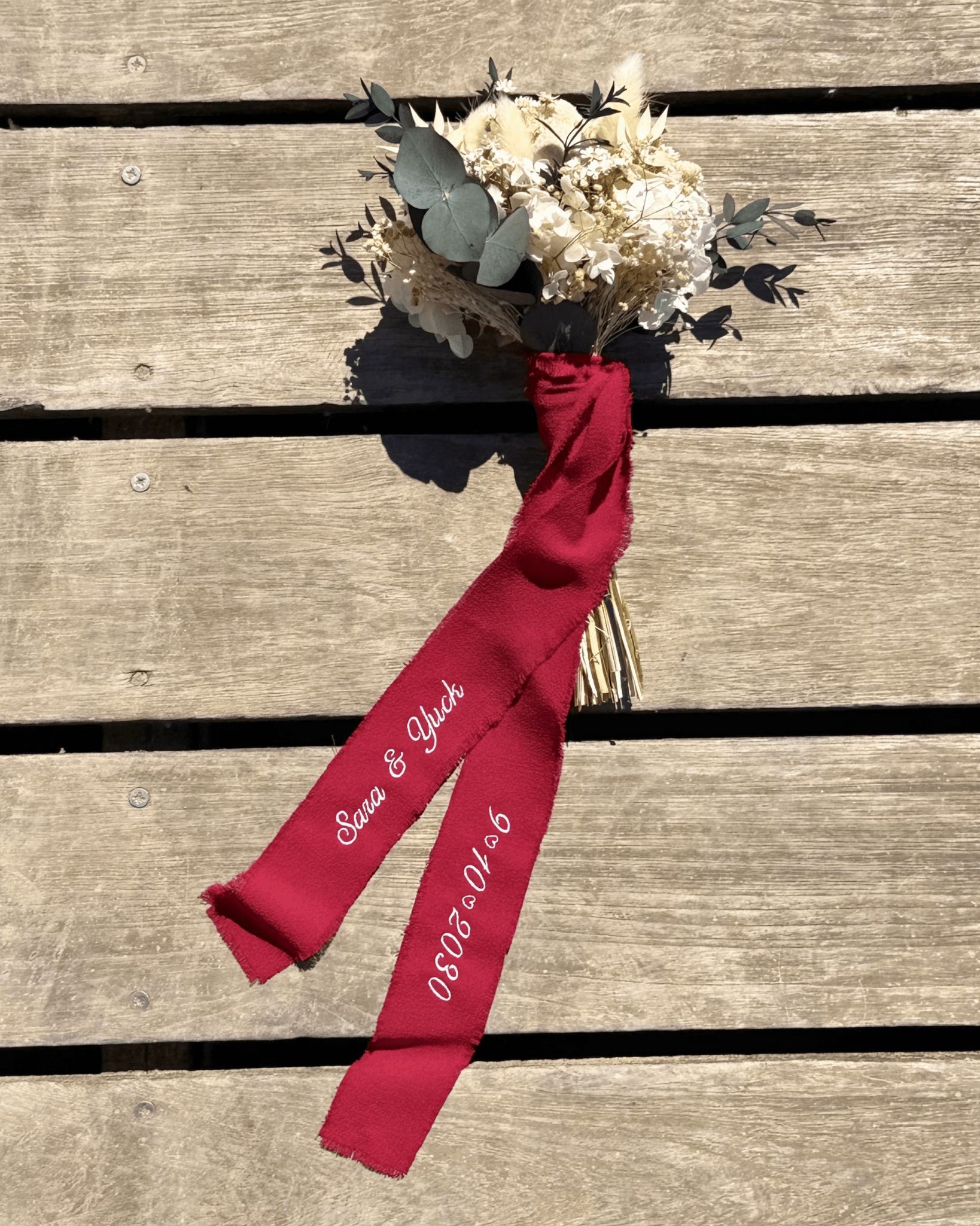 Cinta lazo bordado personalizado para ramo de novia - LA FLAMA ESTUDI | Bordados personalizados