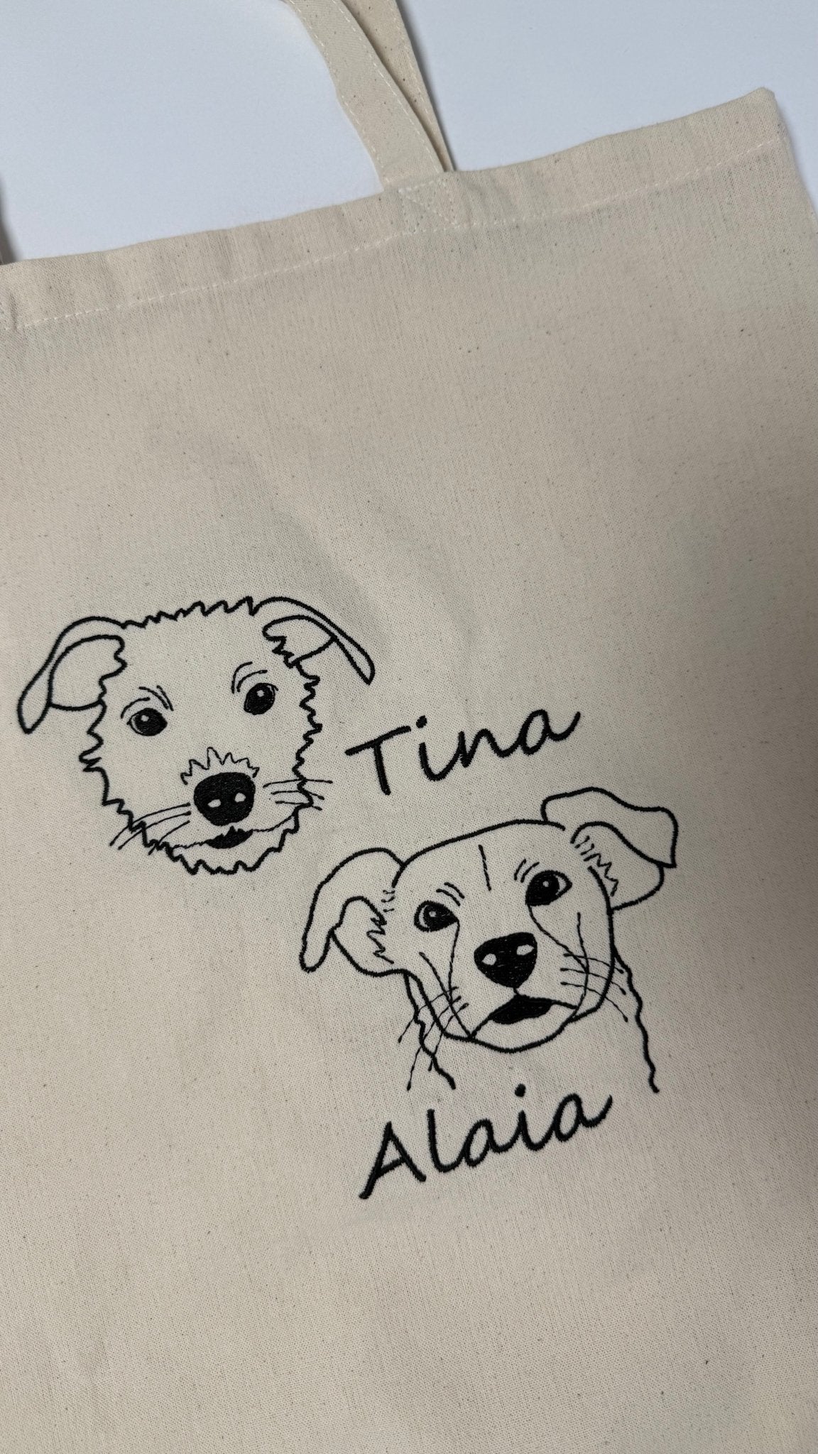 Totebag personalizada con el bordado lineal de tu mascota y nombre - LA FLAMA ESTUDI | Bordados personalizados